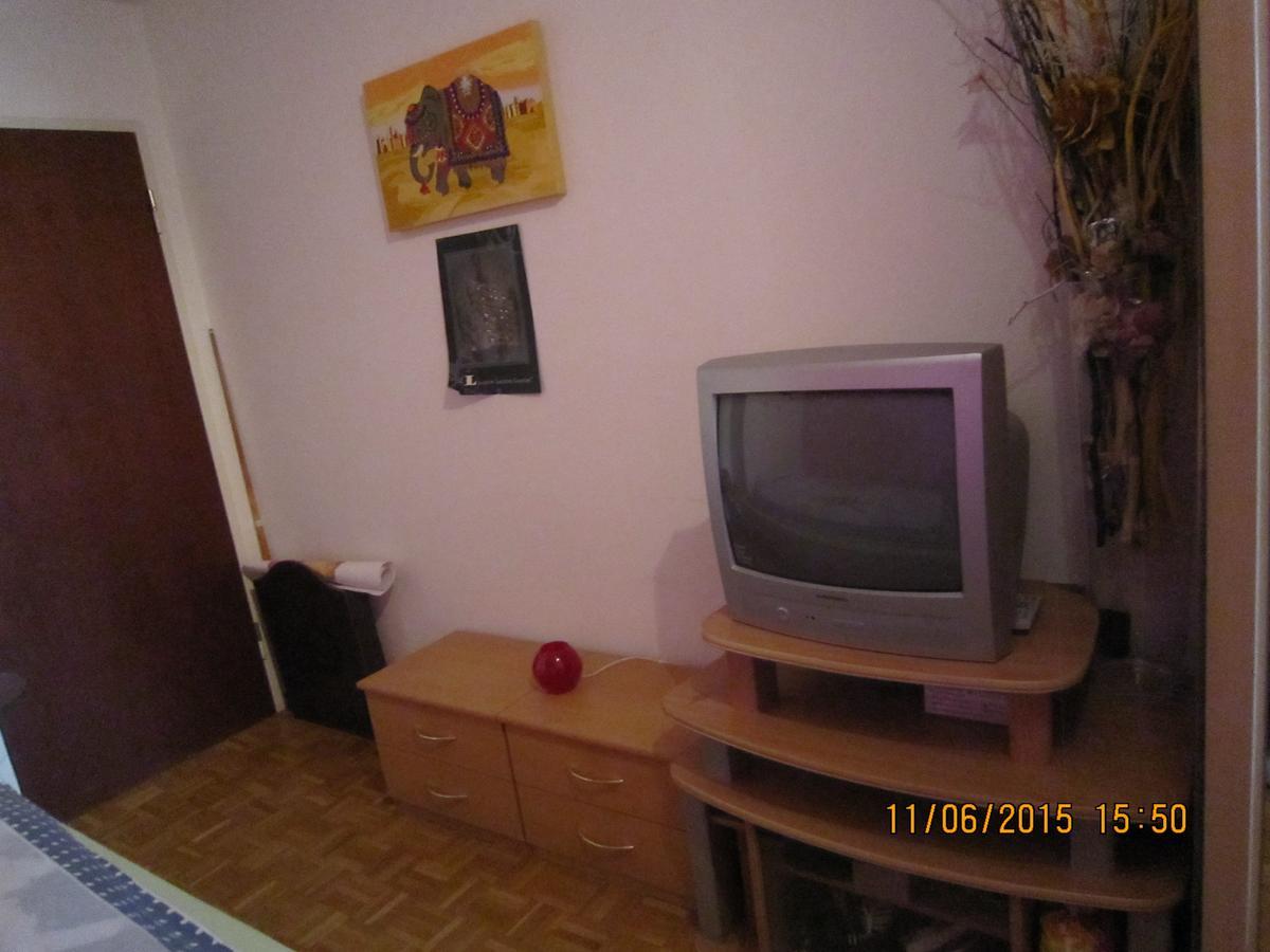 Schoenes Zimmer In Der City Basel Exterior foto